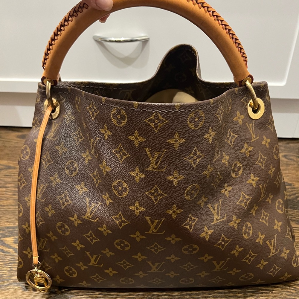 Louis Vuitton Artsy MM